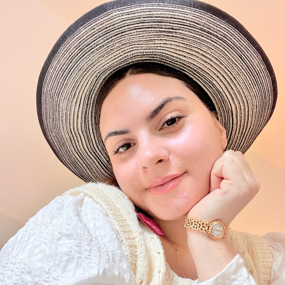 Meet your Posher, Megan - Picture 1 of 1